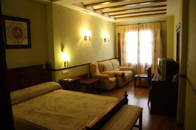 Hotel El Mano Huescar Room photo